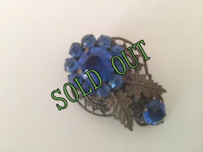 画像1: sold Vintage Blue Rhinestone Fur Clip
