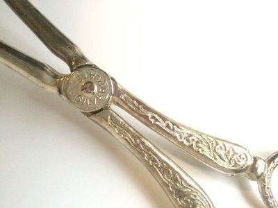 画像11: ビンテージ EPジンク(Electro Plated Zinc)シルバープレート デザート・パイ・サーバー/サラダトング/ブレッドトング