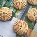 NEW Vintage Button Feather 8pc