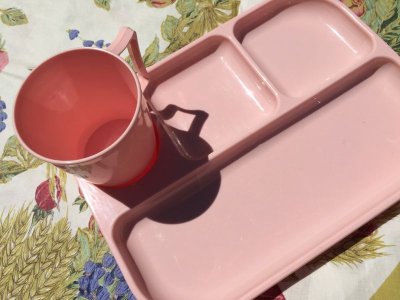 画像2: ＊Vintage Colonial Plastics MFG Co. Divided Plate and Cup Set Pink