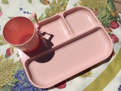 画像1: ＊Vintage Colonial Plastics MFG Co. Divided Plate and Cup Set Pink