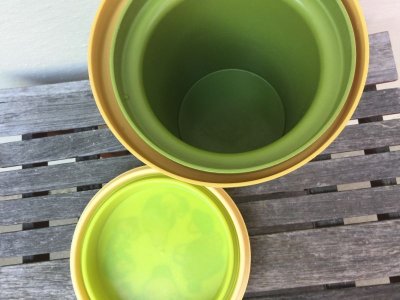 画像6: ビンテージ ・ラバーメイド 1960〜70年代 きのこ（マッシュルーム）柄ネスティング・コンテナー/キャニスター からし色(イエローマスタード）イエロー＆グリーン２個セット