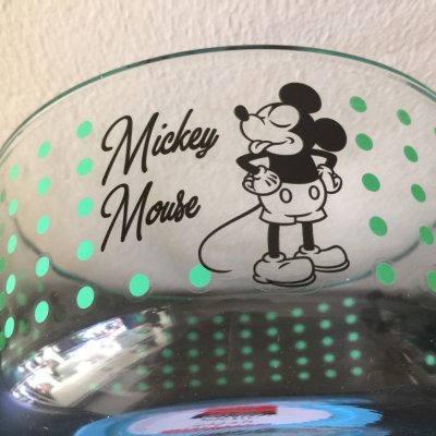 画像1: 新品パイレックス　2020年限定販売ディズニーコレクション　ミッキー・マウス　４カップ(946ml) ストレージ（保存容器）　密閉フタ付