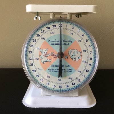 画像1: ビンテージ　アメリカン・ファミリー・ナーサリー・スケール　1960年代のアナログ秤　オンス-ポンド/グラム-キロ計量　made in USA