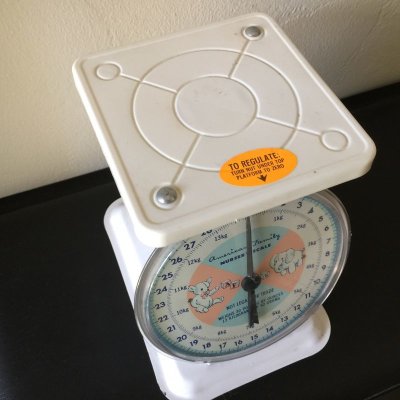 画像3: ビンテージ　アメリカン・ファミリー・ナーサリー・スケール　1960年代のアナログ秤　オンス-ポンド/グラム-キロ計量　made in USA
