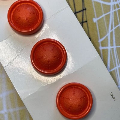 画像1: ビンテージ・元気オレンジ ボタン ４pc 日本製