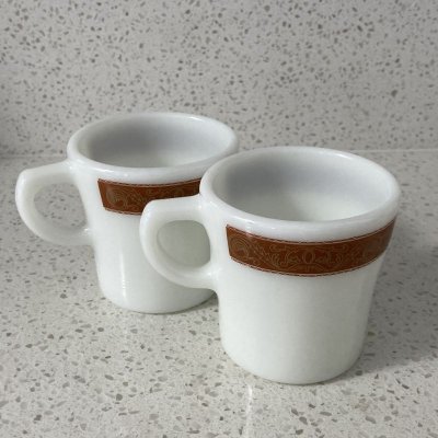 画像2: パイレックス　ミルクグラス　ブロンズスクロール　マグカップ　２個セット