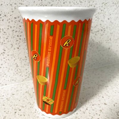 画像4:  リーズ（リーセス）・ピーナッツチョコレート　新品同様オリジナル陶器タンブラー　ラバーリッド＆スリーブ付