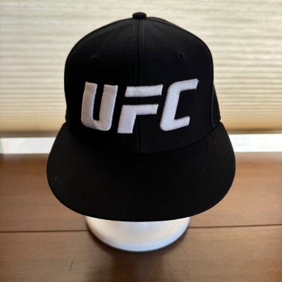 画像1: ＊　MEN UFC Reebok ロゴ・キャップ 黒 サイズ-S/M