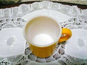 画像2: へイゼルアトラス　ざらざら面のミルククラス　黄色のアラーマグ (2)