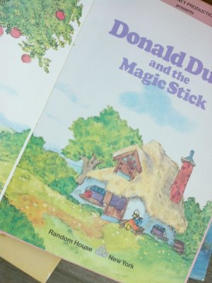 画像2: 洋書　ディズニー絵本　ドナルドの魔法の杖　1974年作 ハードカバー　ランダムハウス（ニューヨーク）刊 (2)