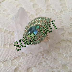 画像1: sold 【FREE+FREE+FREE】ビンテージ・グリーンラインストーン　フリーサイズ・リング (1)