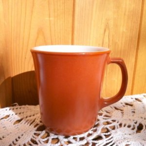 画像1: コーニング　ミルクグラス　カラーマグ　バーンオレンジ（赤茶 ）AS IS (1)