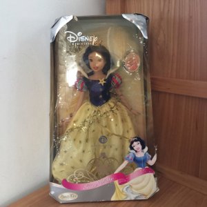 画像2: 新品・箱入り　ディズニー・プリンセスシリーズ 白雪姫 陶器製 人形 (2)