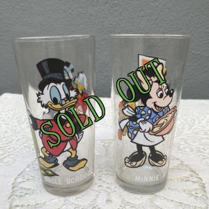 画像1: sold ビンテージペプシコーラ　1978年　ディズニーのクリスマスキャロル・タンブラー２個セット　ドナルドのスクルージおじさんとミニーのママ (1)