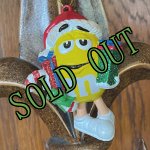 画像: sold * M&M's イエロー・クリスマス・オーナメント ギフトいっぱい